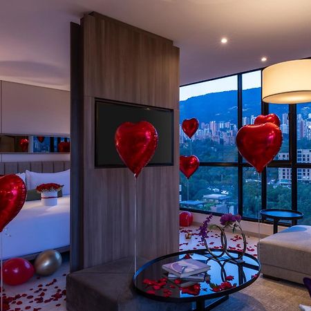 Hotel York Luxury Suites Medellin By Preferred Esterno foto A bedroom at the hotel