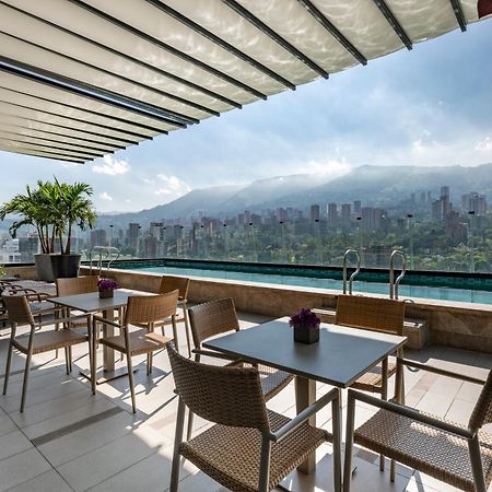 Hotel York Luxury Suites Medellin By Preferred Esterno foto The rooftop pool at the hotel