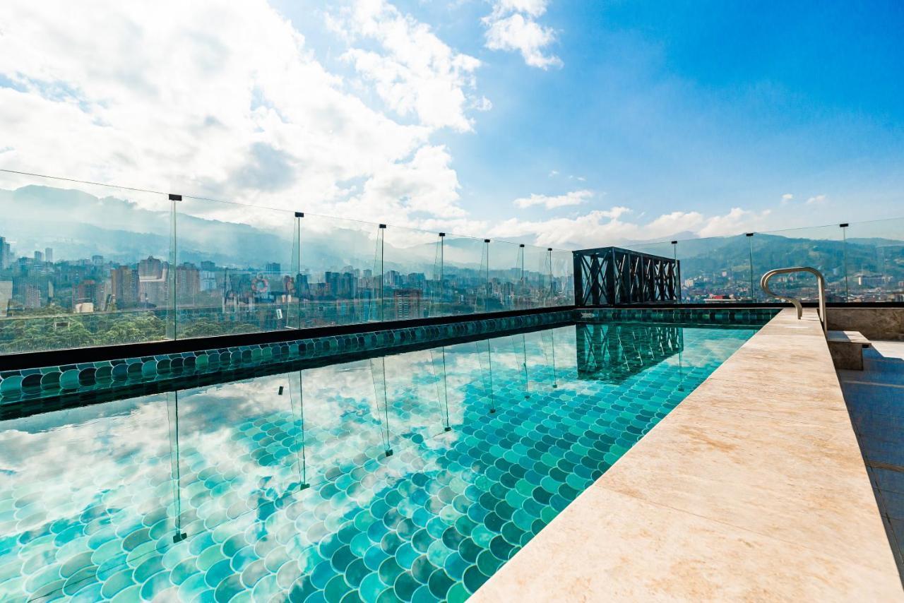 Hotel York Luxury Suites Medellin By Preferred Esterno foto Rooftop pool