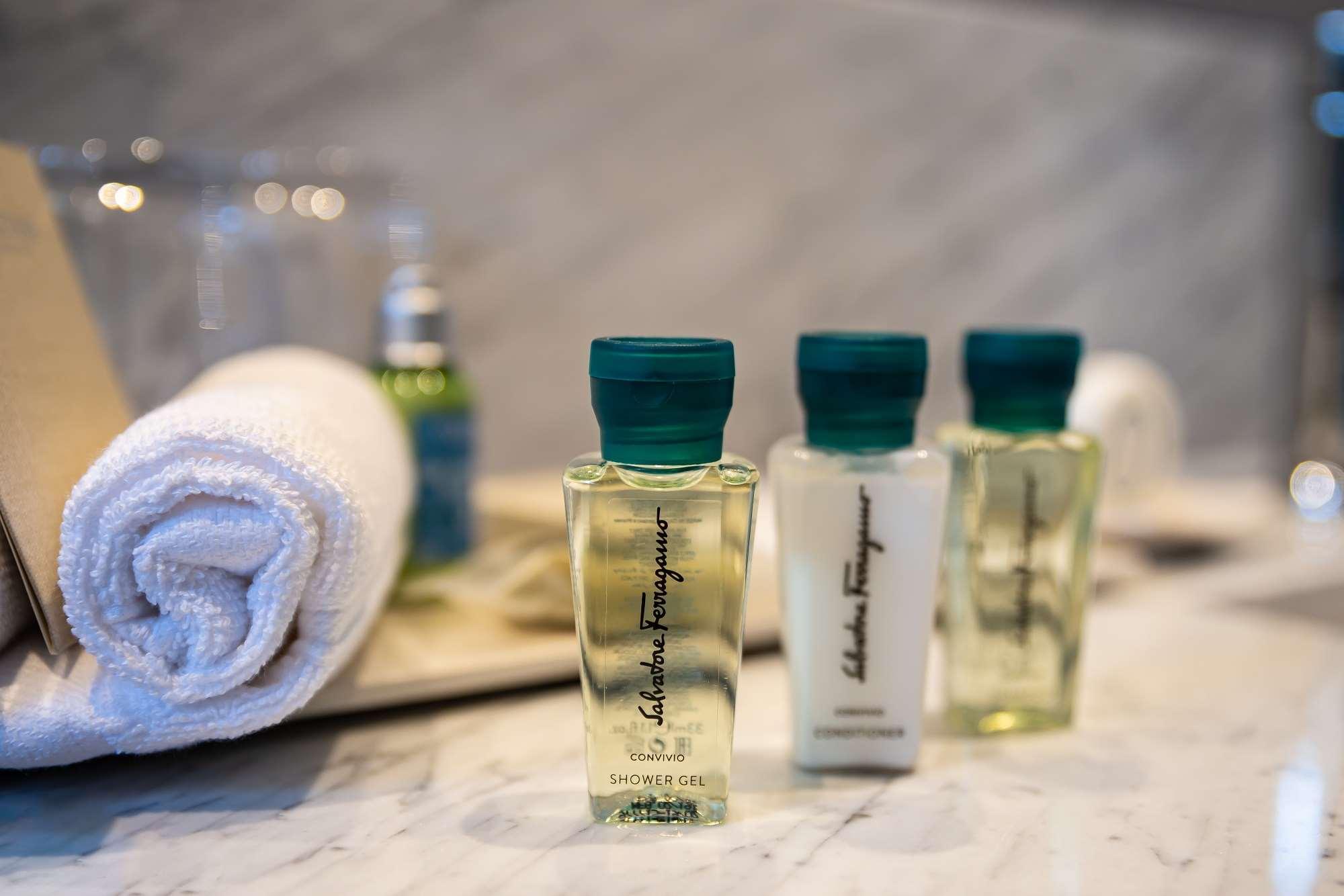 Hotel York Luxury Suites Medellin By Preferred Esterno foto Salvatore Ferragamo amenities