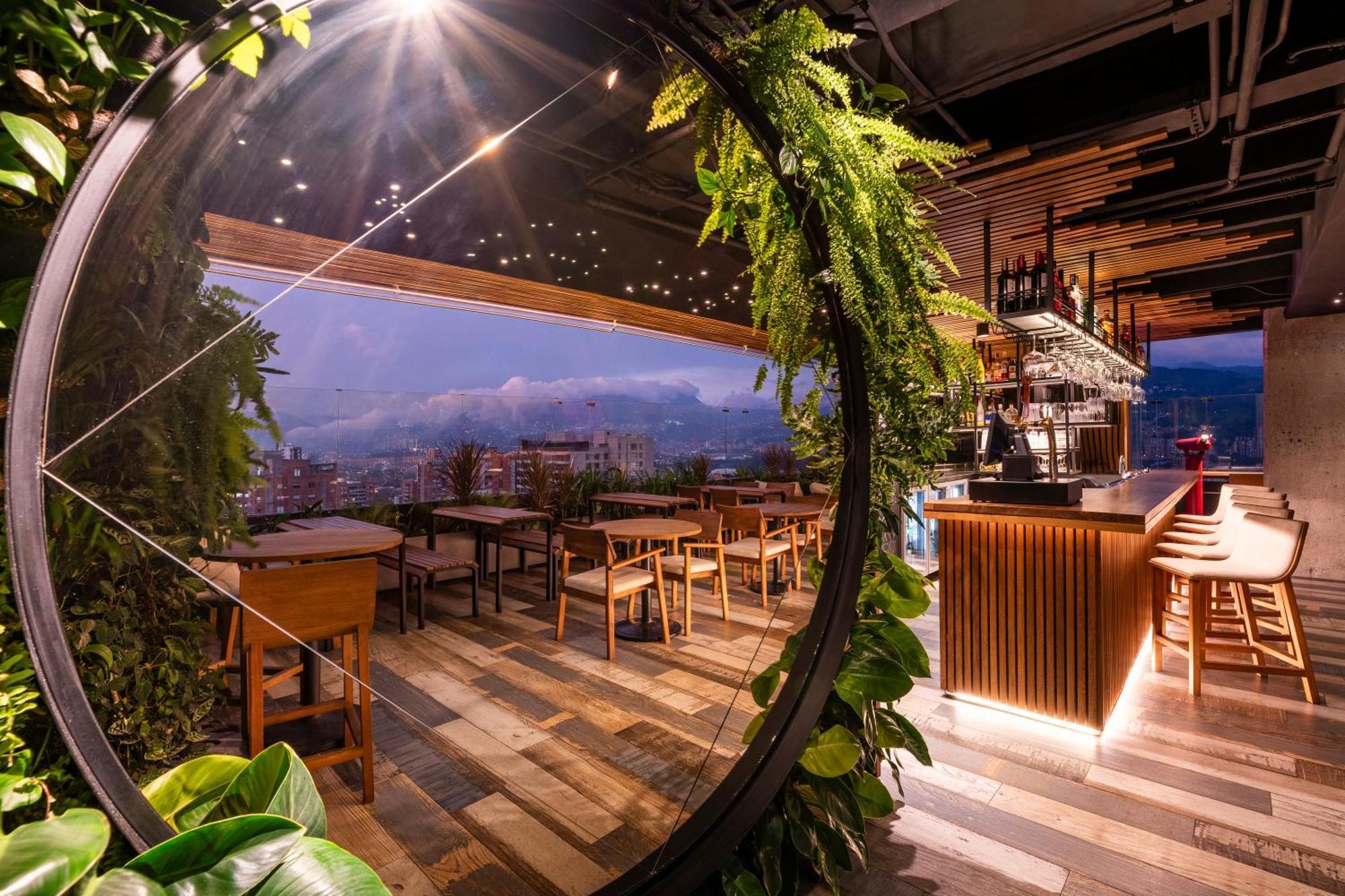 Hotel York Luxury Suites Medellin By Preferred Esterno foto The interior of the Starbucks Reserve Roastery in Kyoto, Japan