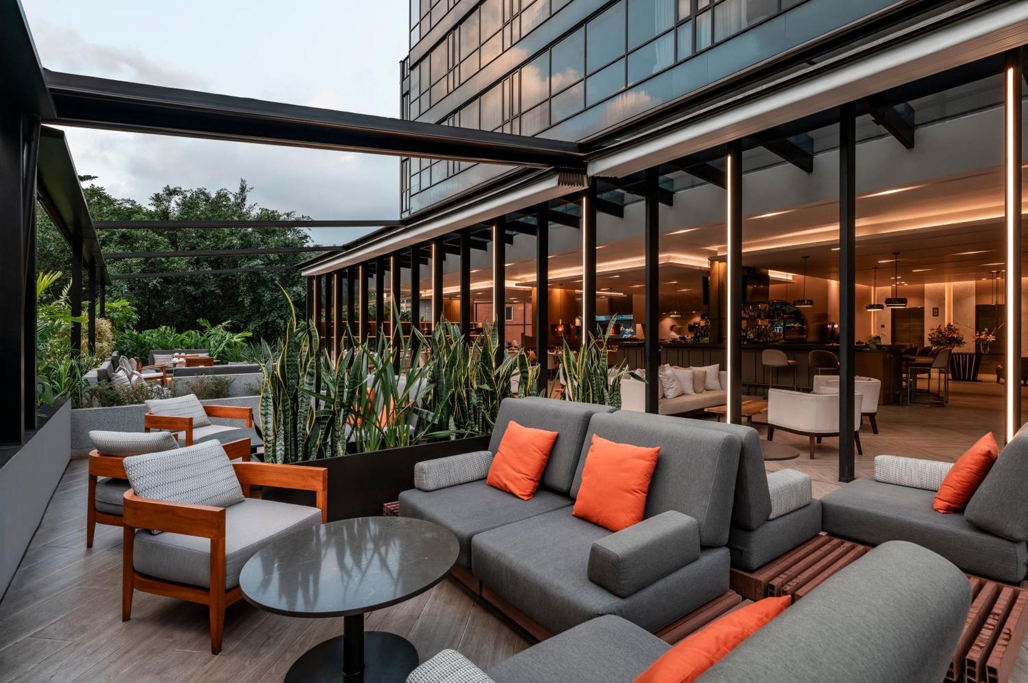 Hotel York Luxury Suites Medellin By Preferred Esterno foto The hotel's rooftop lounge