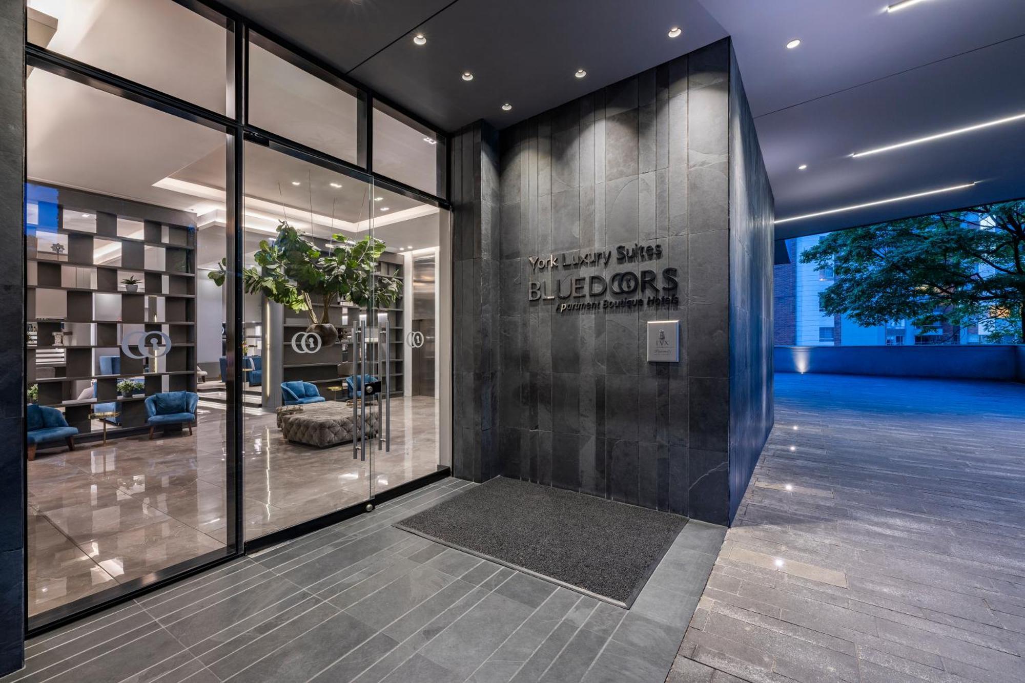 Hotel York Luxury Suites Medellin By Preferred Esterno foto Entrance of Bluecore