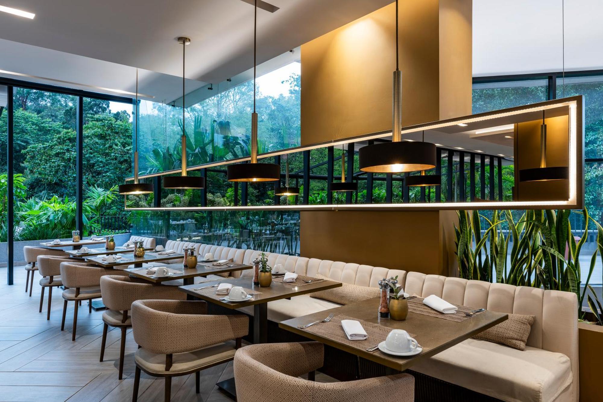 Hotel York Luxury Suites Medellin By Preferred Esterno foto Restaurant